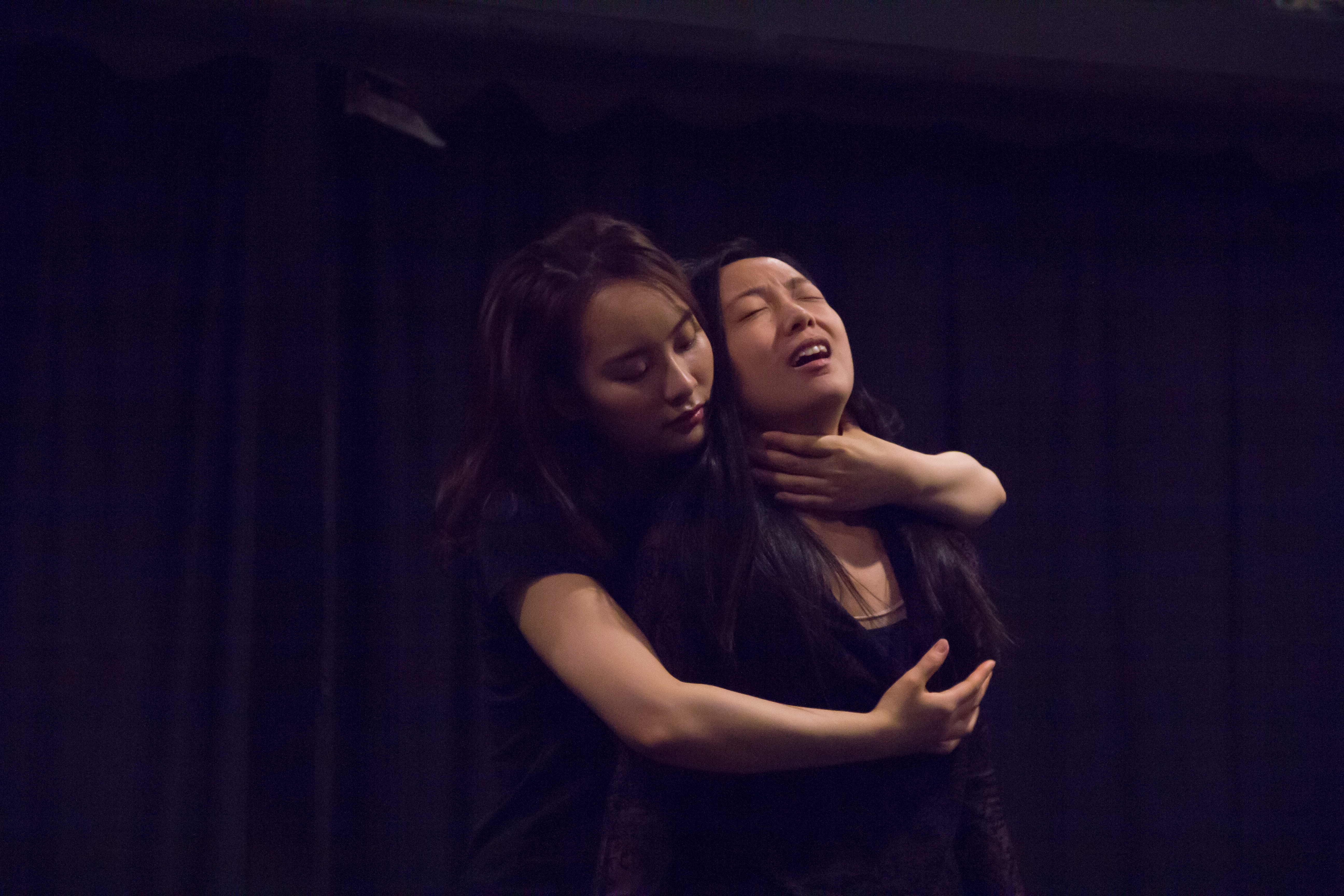 In this play, Kaidi needs to present a erotic scene, which is a big challenge for her.